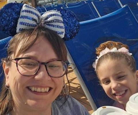 Travel Counsellors agent Carli Lane with daughter Merryn