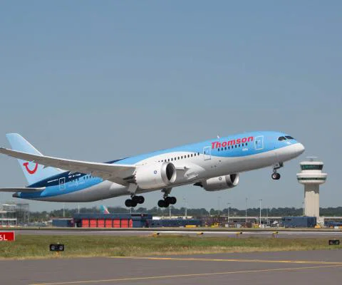 thomson-dreamliner-gatwick1.jpg