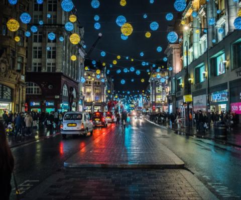 Oxford Street ThinkstockPhotos-504194216.jpg