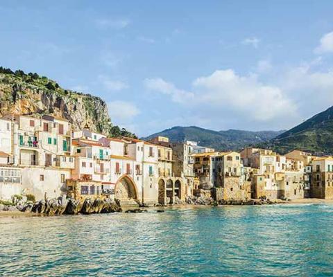 Cefalu-Sicily-ThinkstockPhotos-493237096.jpg