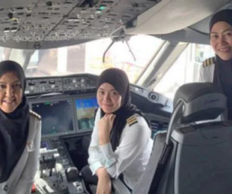 Royal_Brunei_pilots.jpg