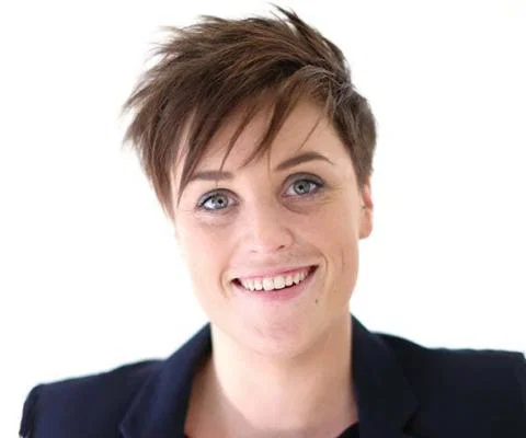 Anna Perrott 3x2