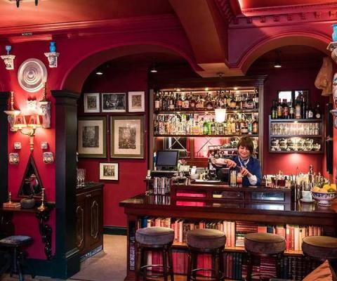 Seymours-Parlour_bar.jpg