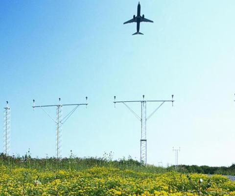 Gatwick Candle approach lights.jpg