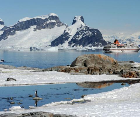 Hapag_Lloyd_Hanseatic.jpg