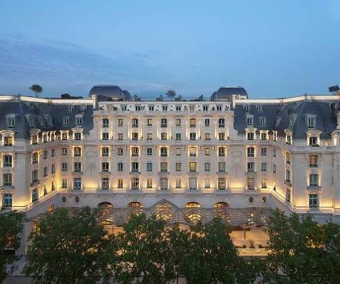 The-Peninsula-Paris-Exterior-Night.jpg
