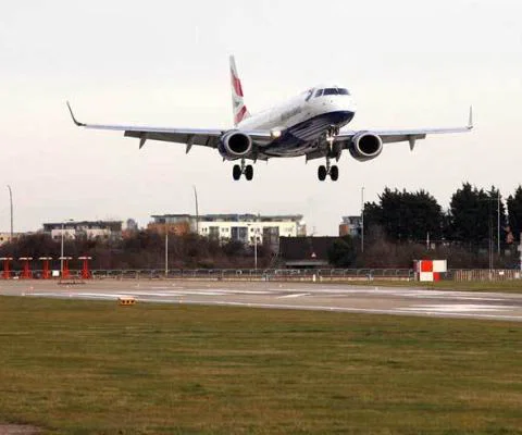 British Airways jet coming into London City Airport 216861846014687