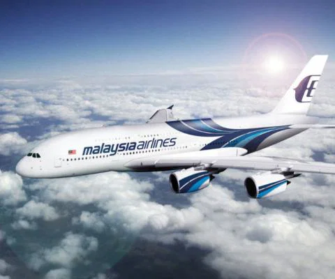 Malaysia_Airlines_A380_flying_right_to_left2048x1538.jpg