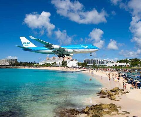 KLM flight coming in low over the beach