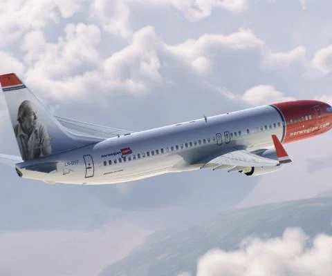 737-Road-Dahl-tailfin.jpg