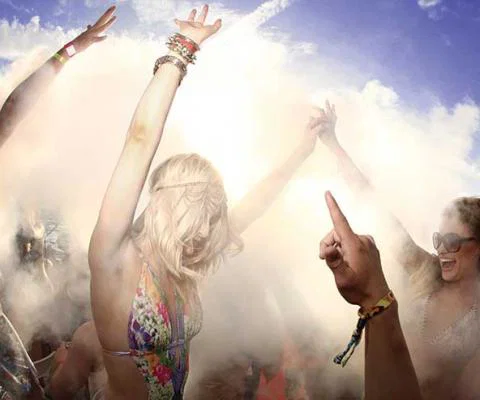 Daylight clubbers dancing