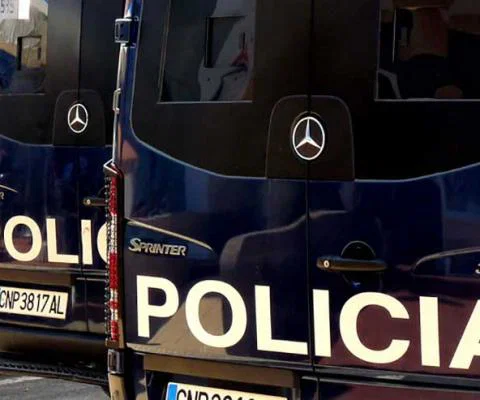 Policia vans
