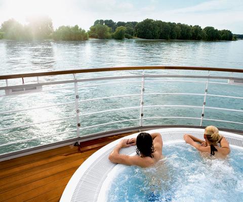 A-Rosa-hot-tub.jpg
