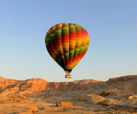 Hot-air_balloon_Egypt.jpg