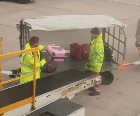 Manchester_Airport_Baggage.jpg