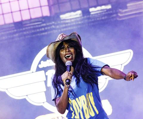Sinitta_Jet2holidays.jpg