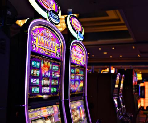 Casino Gambling Stave Sawusch Unsplash 534590-unsplash.jpg
