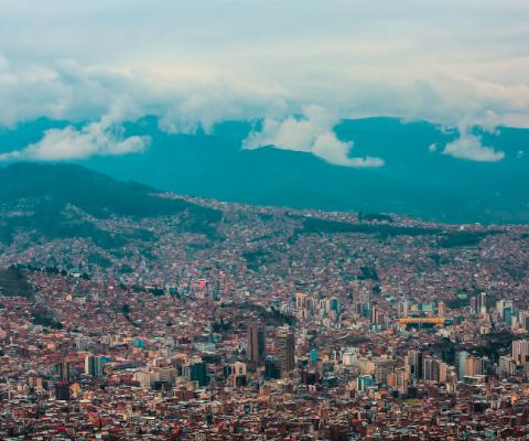 Bolivian capital La Paz (Credit: Tobias Jelskov / Unsplash)