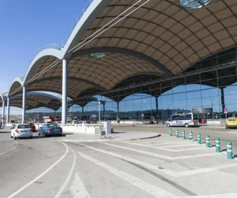 Tourists have been advised to avoid Alicante airport