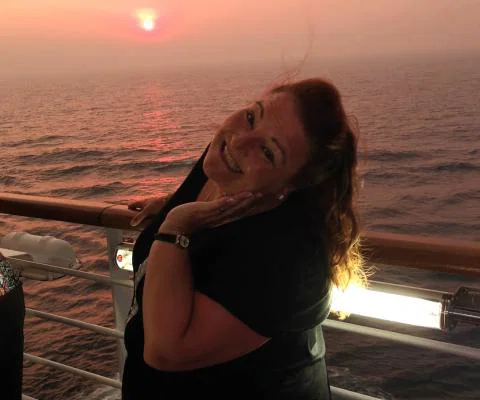 Nichola_Luke_Holidaysplease.jpg