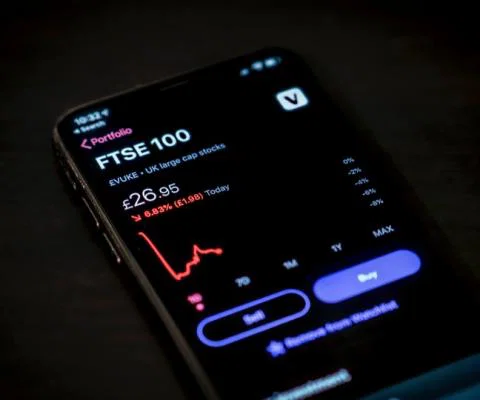 Profit warnings have soared in early 2020 (Credit: Jamie Street / Unsplash)