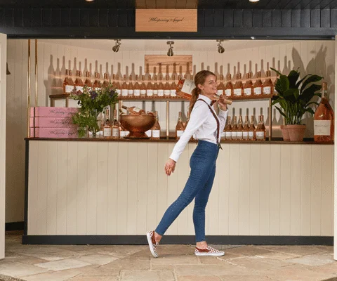 Whsipering-Angel-Bar-at-The_Mitre.gif