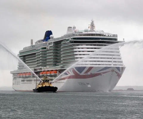 Iona_arrives_in_Southampton.jpg