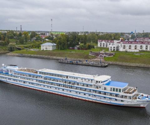 Riviera_Travel_-_MS_Rossia.jpg