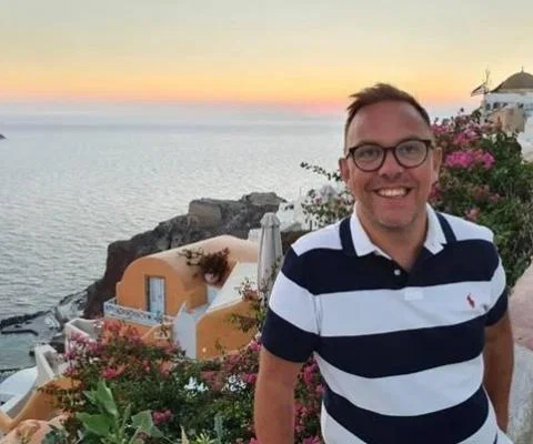 CHRIS_RICHMOND_VERTICAL_TRAVEL_GROUP.jpg