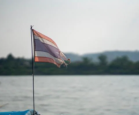 Thailand_Flag_lawrence-makoona-nvdLrjEw2LE-unsplash.jpg