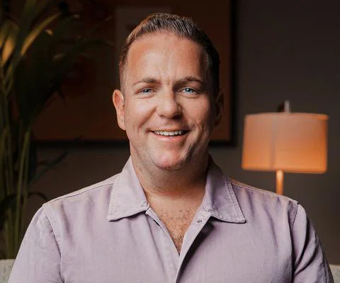 Ross_Johnson_Travlux_METhumb.jpg