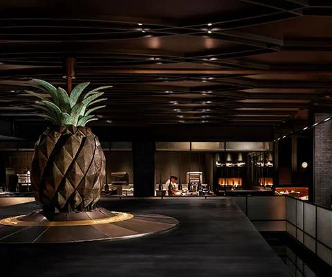 Wdinnerbyhb-bigpineappleclock.jpg