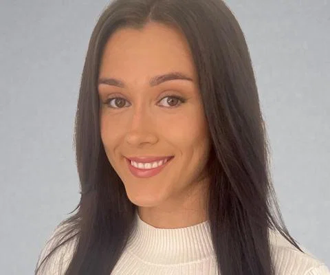 Holly_Piggott_APT_sales_team.jpg