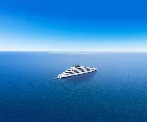 Emerald_Sakara_at_Sea_CGI.jpg