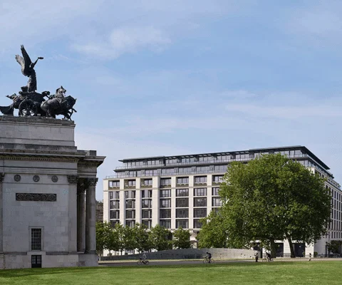 ThePeninsulaLondon_Exterior.gif