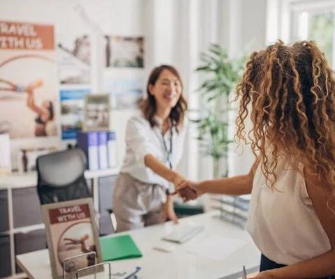 travel_agent_new_job_employee_recruitment_iStock-1338059420.jpg