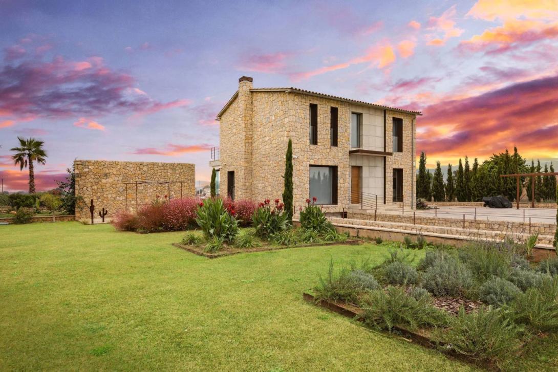 A villa property in Costix, Spain A villa property in Costix, Spain