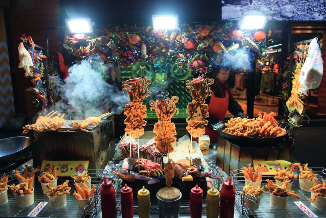 Food stall in Seoul, Korea Food stall in Seoul, Korea