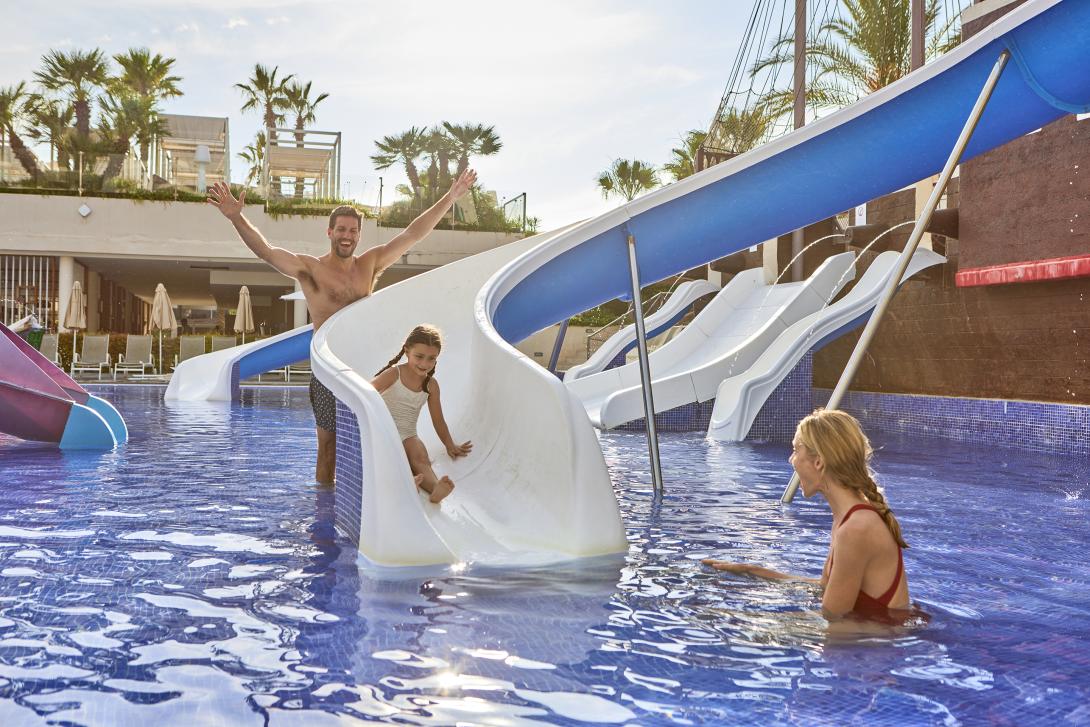 A family swimming at Zafiro Palace Alcudia