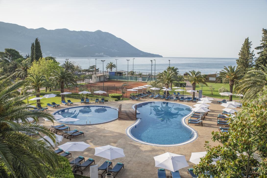 The pool at Iberostar Waves Bellevue