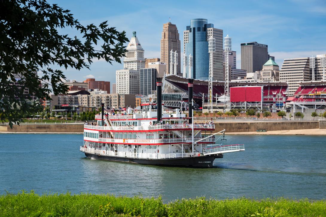 BB Riverboats on Ohio River with Cincinnati Skyline