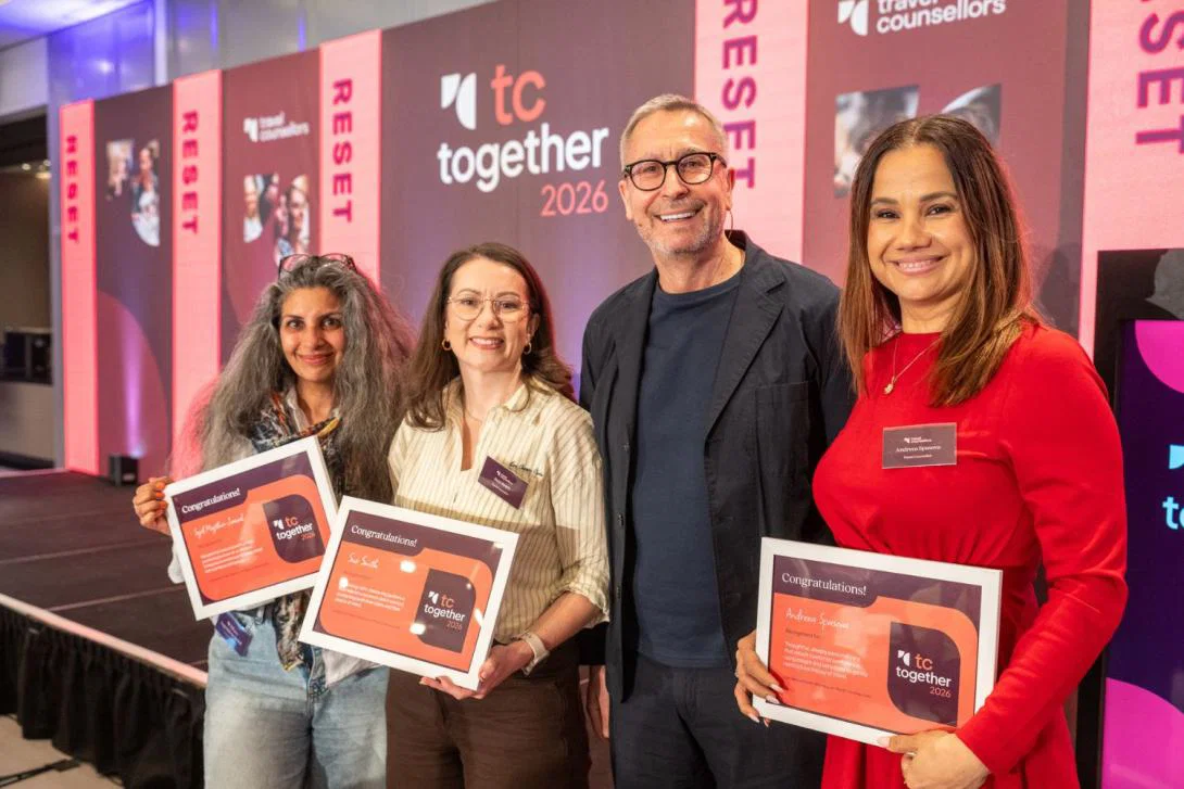 Travel Counsellors CEO Steve Byrne with individual Travel Counsellors Travel Counsellors CEO Steve Byrne with individual Travel Counsellors