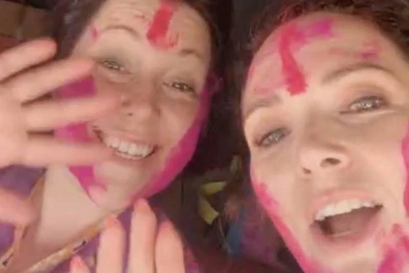 Jo O'Connell and her sister Lisa during Holi Jo O'Connell and her sister Lisa during Holi
