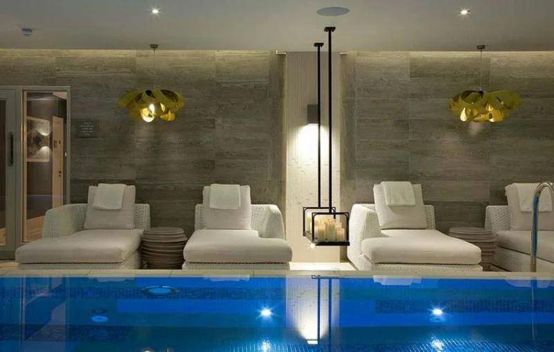 Spa crossed lovers