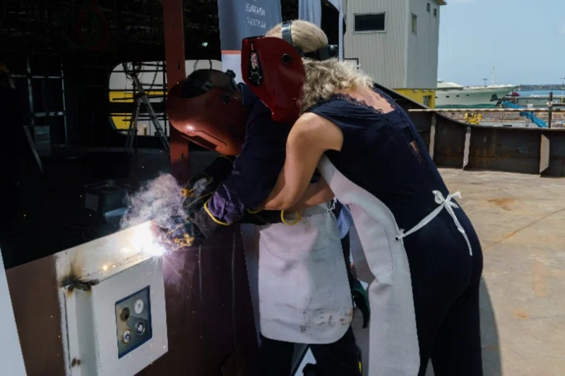 A traditional coin ceremony was held on 13 July, where Versloot-West welded a commemorative coin to the ship structure