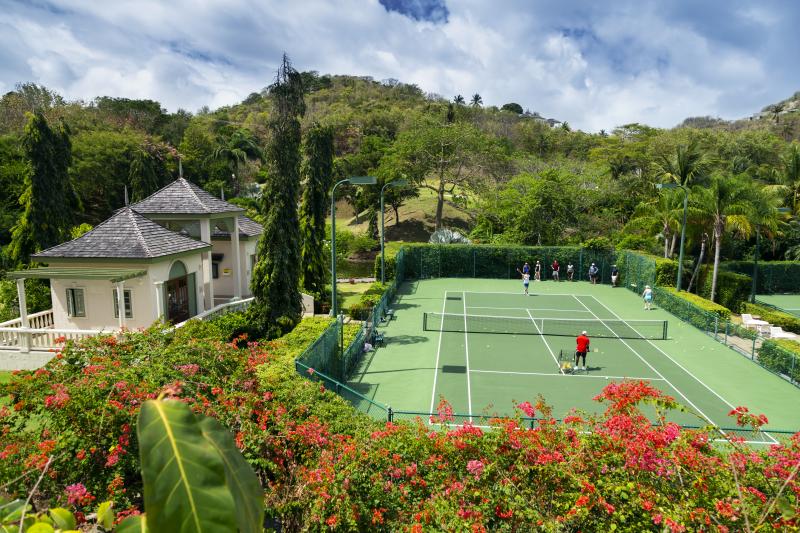 Tennis lessons are included in the numerous programme of activities that BodyHoliday offers
