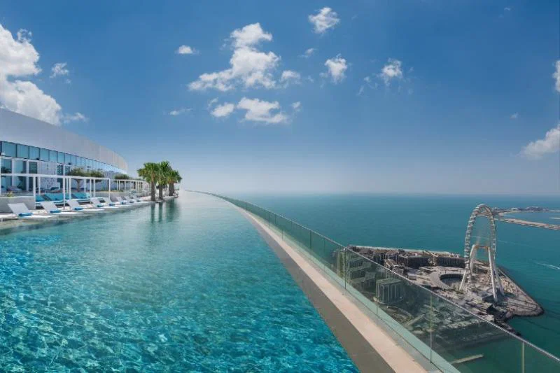 Head to the 77th floor to experience the resort's record-breaking outdoor infinity pool