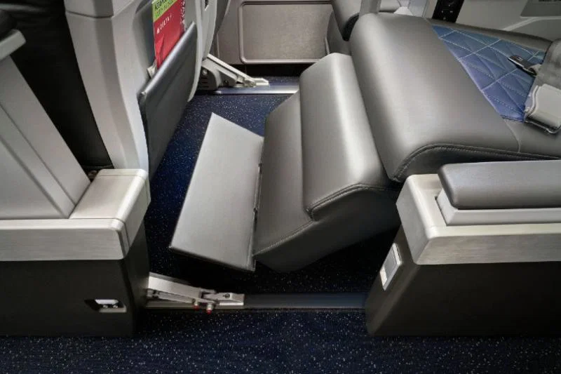 Each seat features an adjustable leg and foot rest