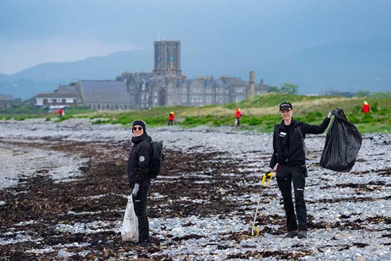 Hurtigruten invites clients to join a beach clean. Credit: Hurtigruten / Yuri Matisse Choufour