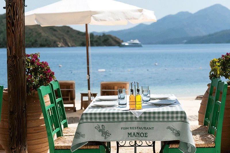 D Maris Bay, Manos restaurant